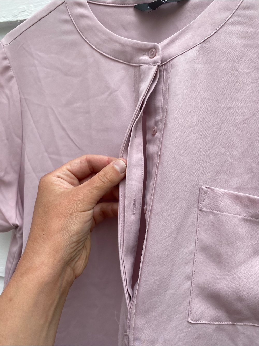 Light Mauve Lilac Blush Short Sleeve Blouse with Chest Pocket Simply Vera Wang - Picture 3 of 9